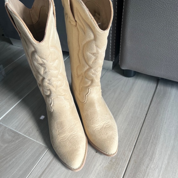 Beige cowgirl shoes - Picture 7 of 7